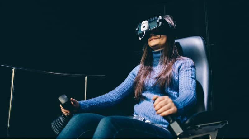 girl gamer on a flight simulator