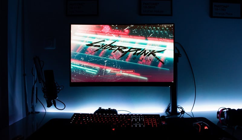 how gaming monitor and regular monitor different
